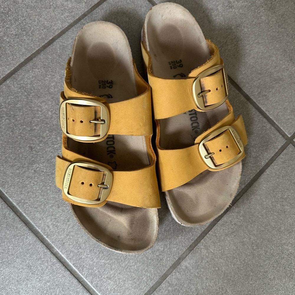 Birkenstock big gold buckle Yellow nubuck Arizona Sandals 39 women